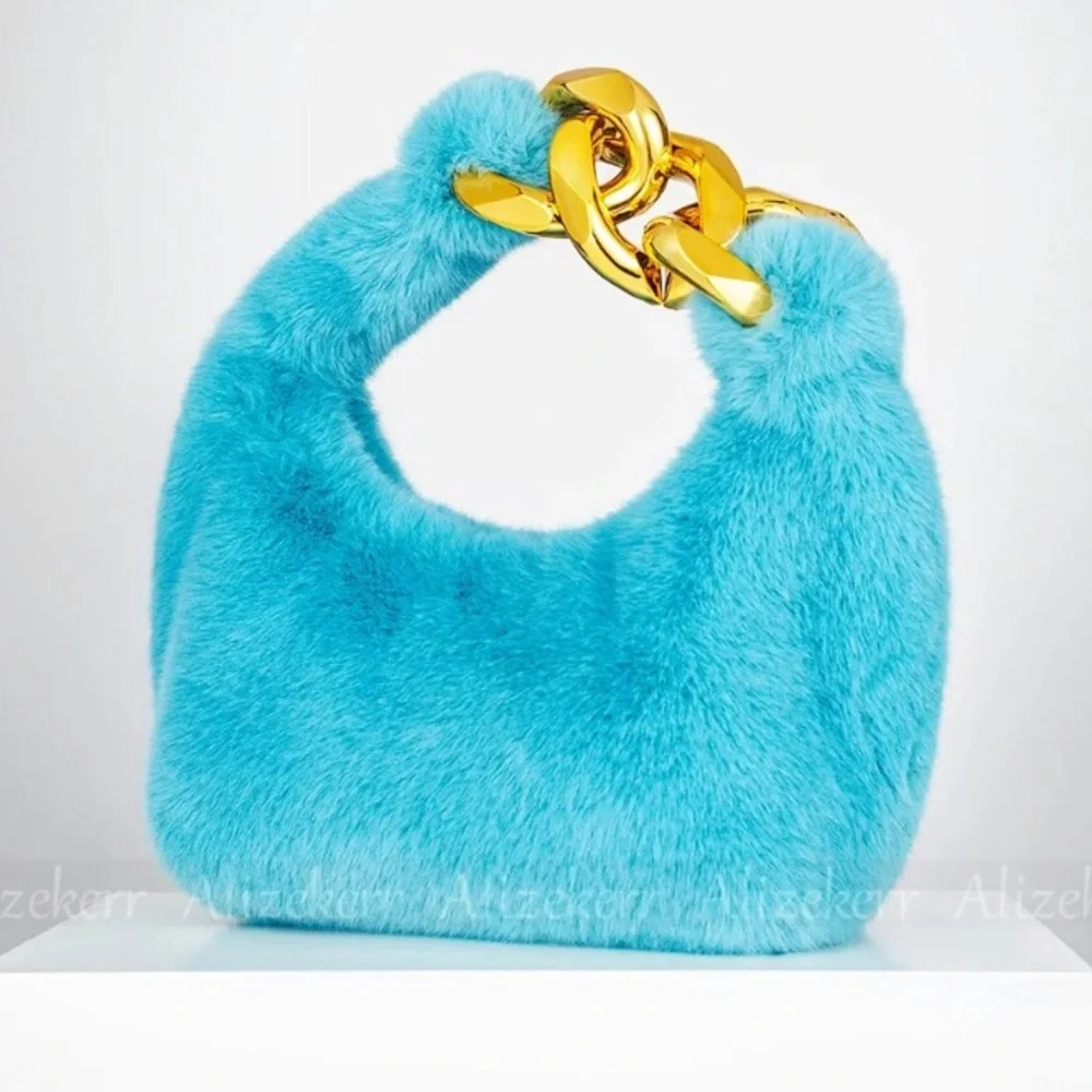 HP! Faux fur bag with chunky gold chain in black. Brand new! - Picture 4 of 13